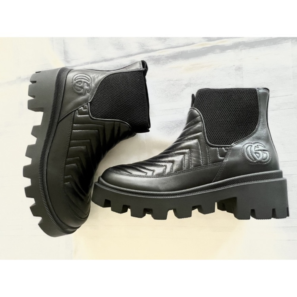 Authentic Gucci leather ankle boots. Comes with shoe bag and original. Bill incl